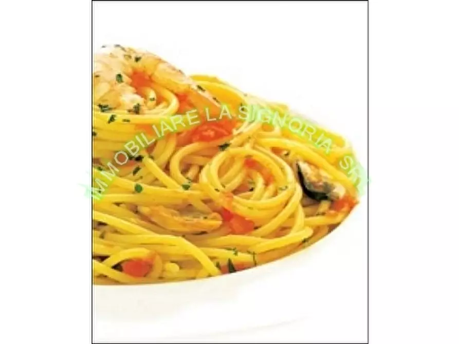 Immagine 7 di Negozio in vendita  a Firenze