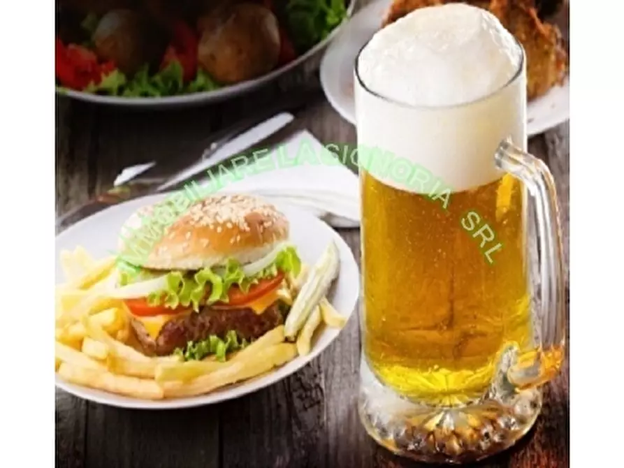 Immagine 8 di Negozio in vendita  a Firenze