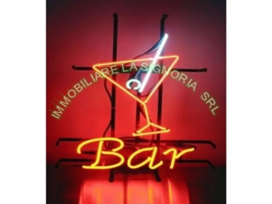 Immagine 9 di Negozio in vendita  a Firenze