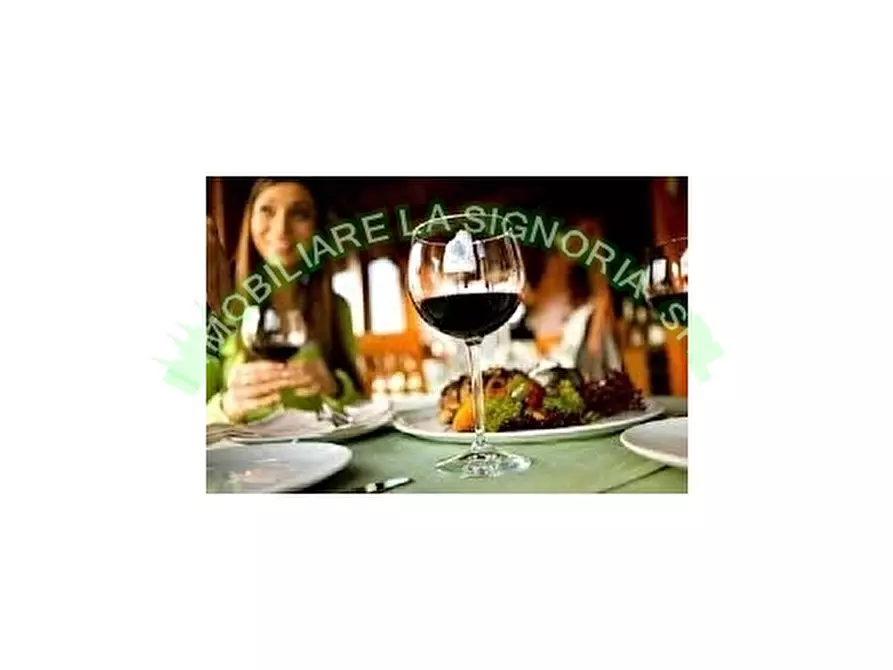 Immagine 3 di Negozio in vendita  a Firenze