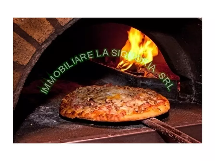 Immagine 2 di Negozio in vendita  a Firenze