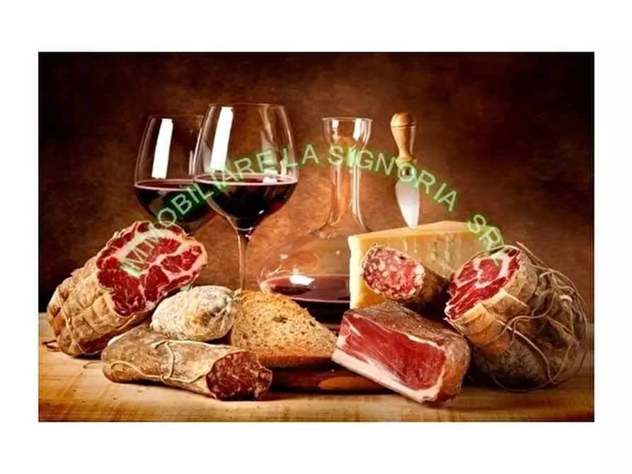 Immagine 4 di Negozio in vendita  a Firenze