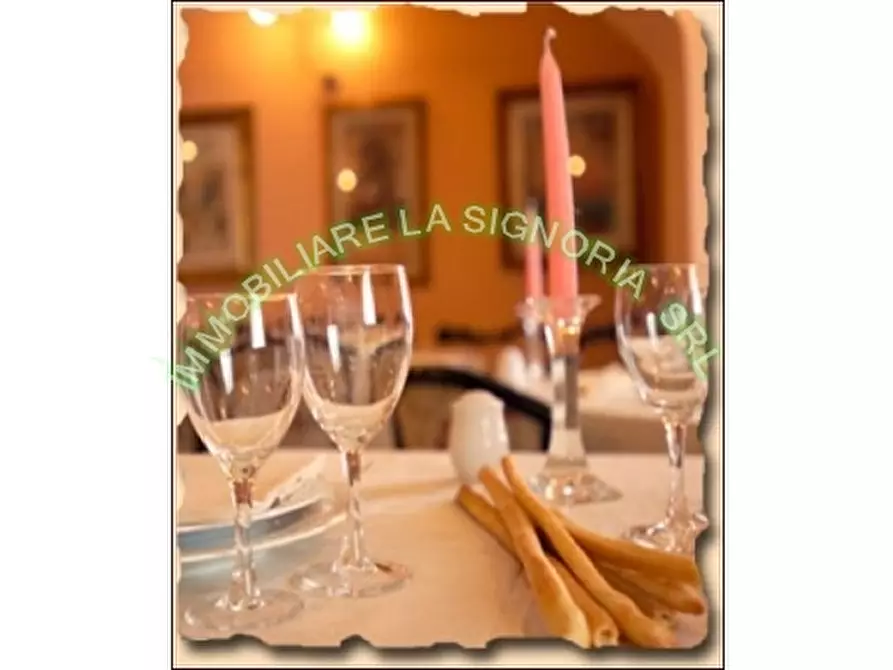 Immagine 6 di Negozio in vendita  a Firenze