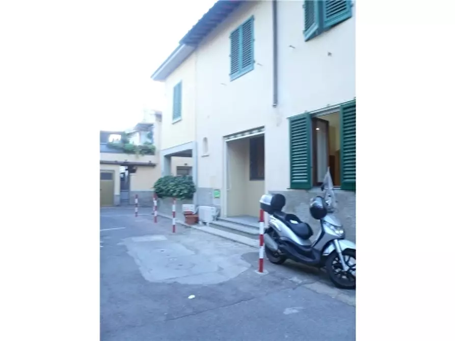 Immagine 33 di Appartamento in affitto  a Firenze