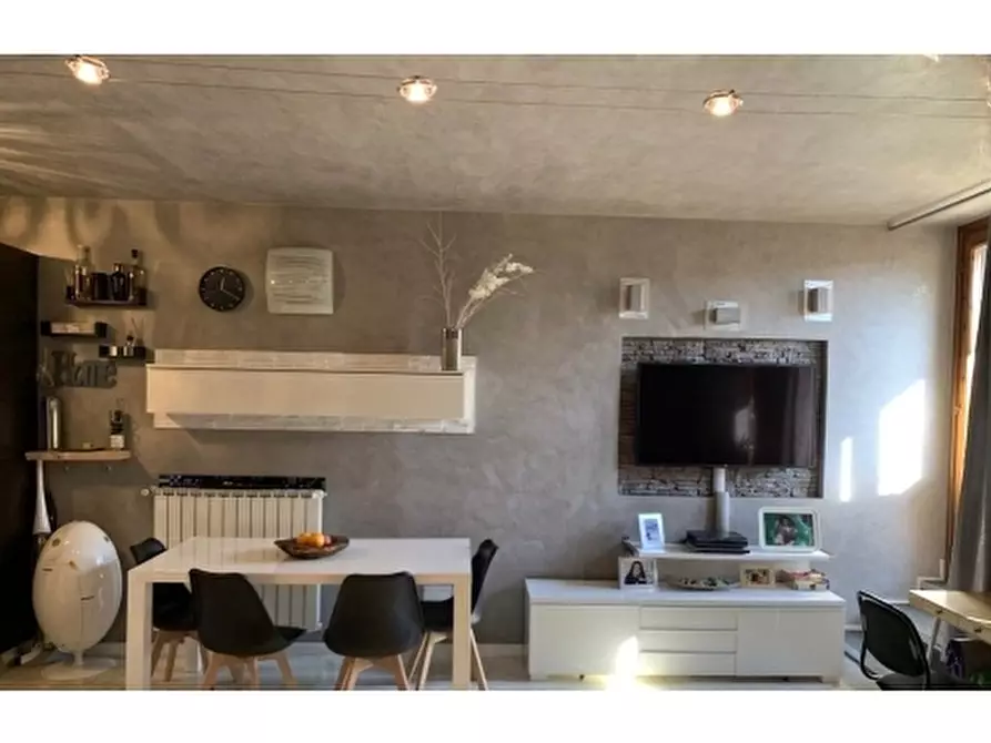 Immagine 2 di Appartamento in vendita  a Carmignano