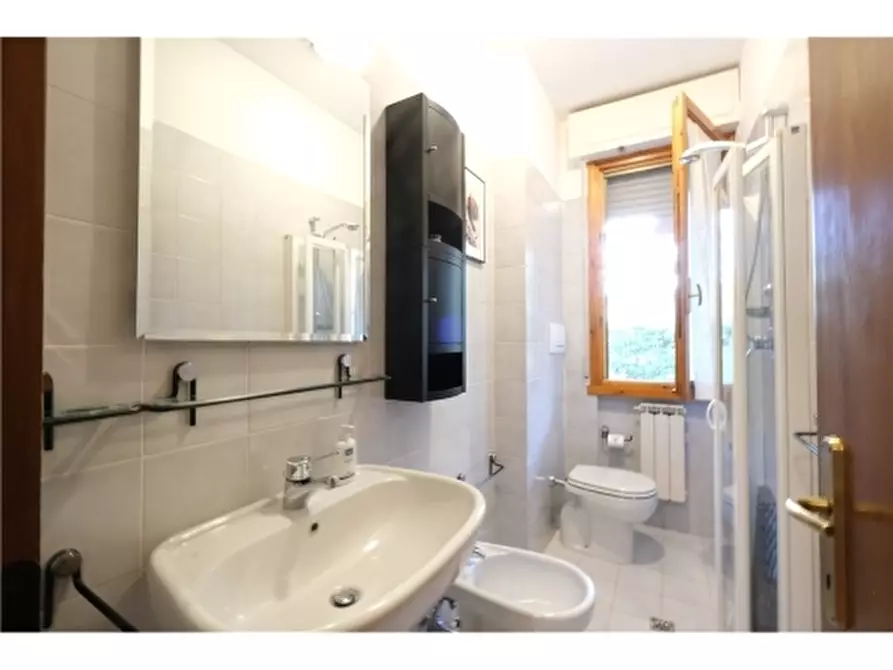 Immagine 8 di Appartamento in affitto  a Scandicci