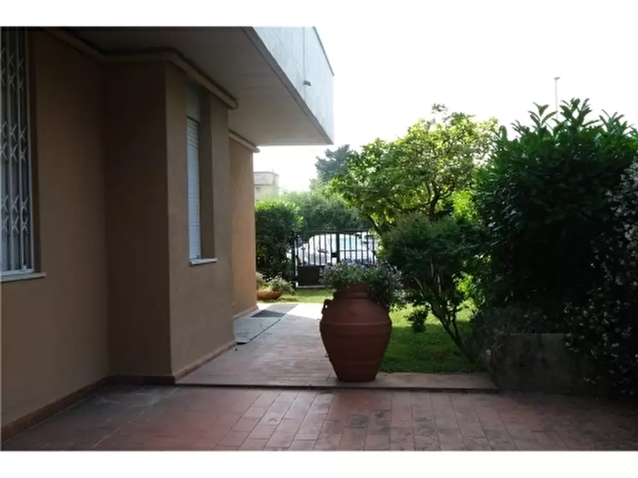 Immagine 22 di Appartamento in affitto  a Scandicci