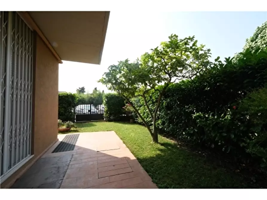 Immagine 23 di Appartamento in affitto  a Scandicci