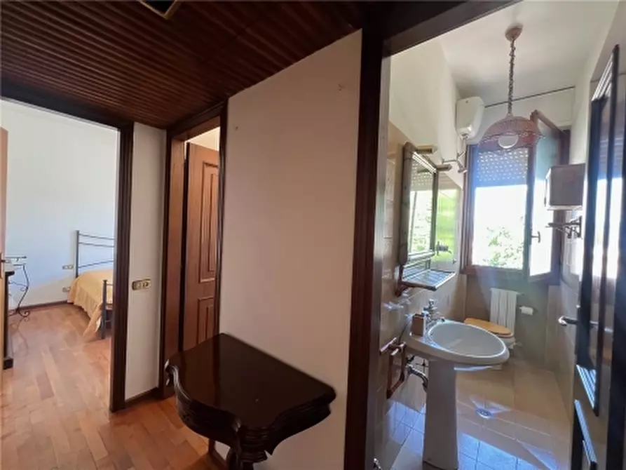 Immagine 21 di Appartamento in affitto  a Firenze