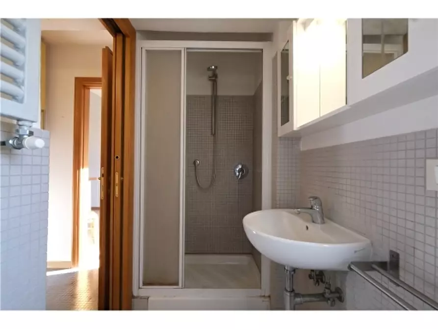 Immagine 13 di Appartamento in vendita  a Firenze