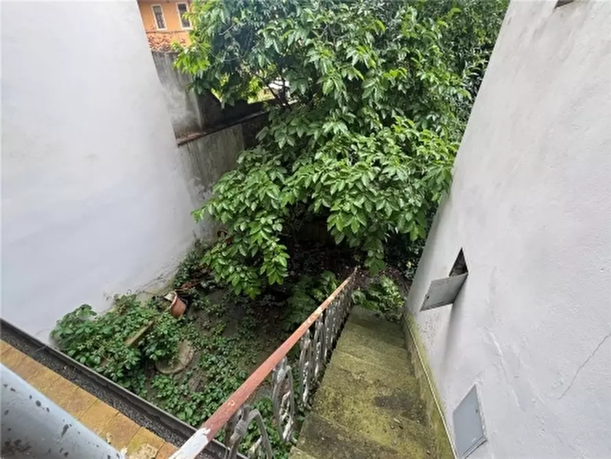 Immagine 21 di Appartamento in vendita  a Firenze