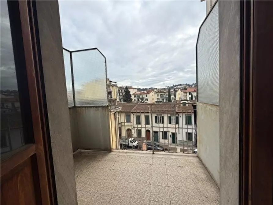 Immagine 12 di Appartamento in vendita  a Firenze