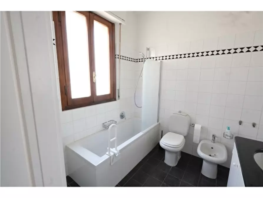 Immagine 14 di Appartamento in affitto  a Firenze