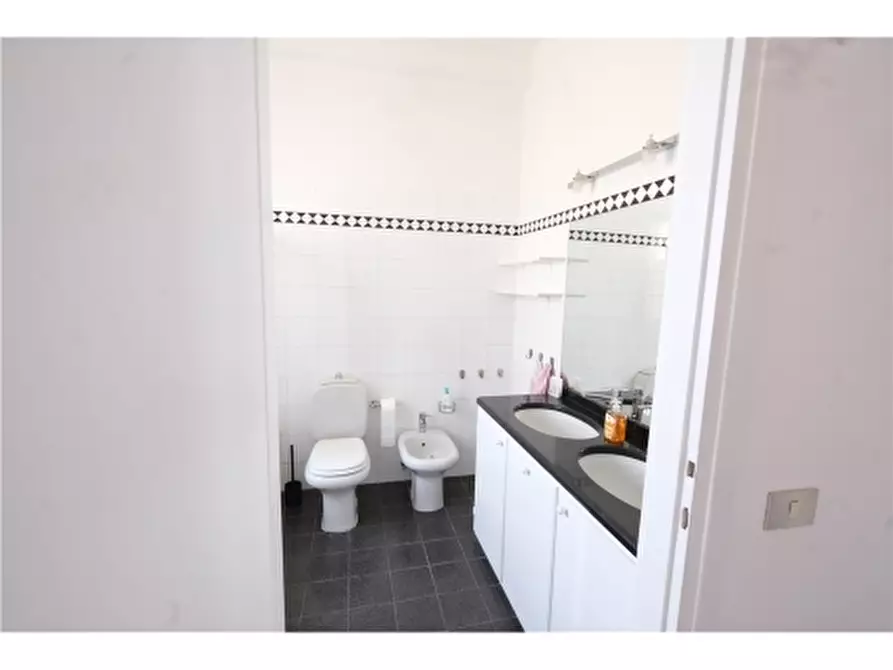 Immagine 15 di Appartamento in affitto  a Firenze