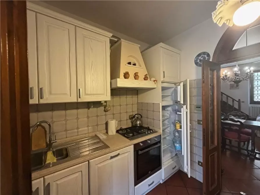 Immagine 10 di Appartamento in affitto  a Firenze