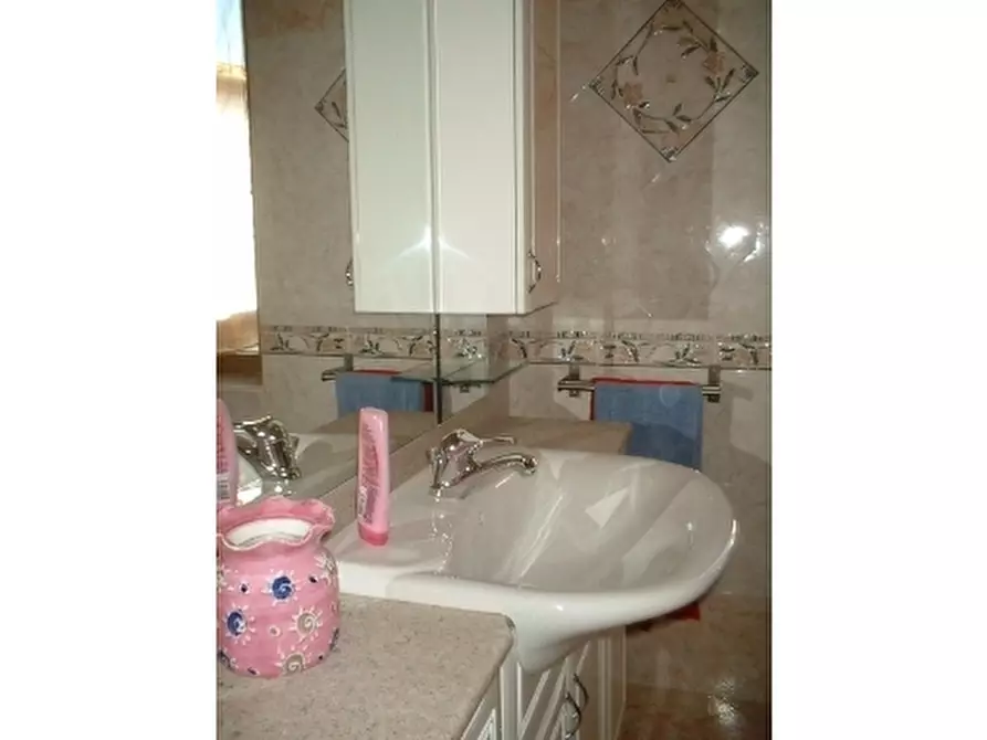 Immagine 8 di Villa in affitto  a Scandicci