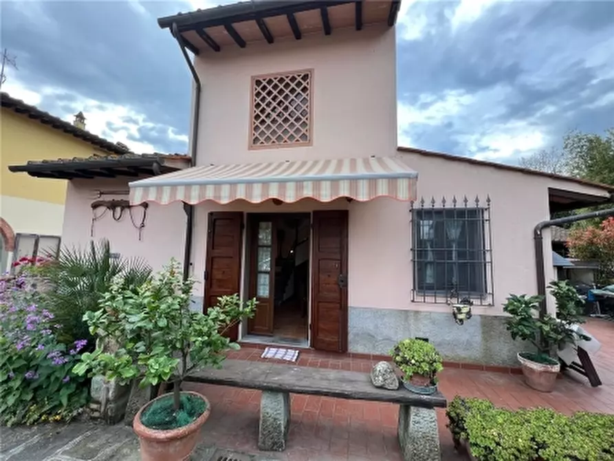 Immagine 2 di Villa in affitto  a Scandicci