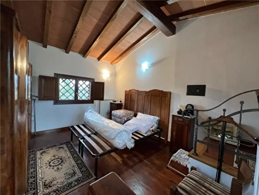 Immagine 14 di Villa in affitto  a Scandicci