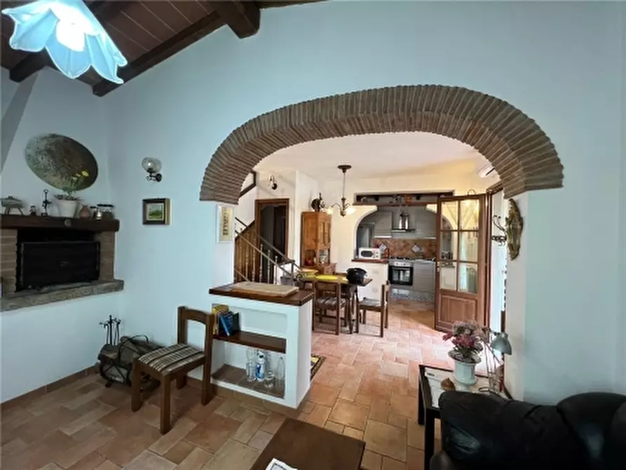 Immagine 22 di Villa in affitto  a Scandicci