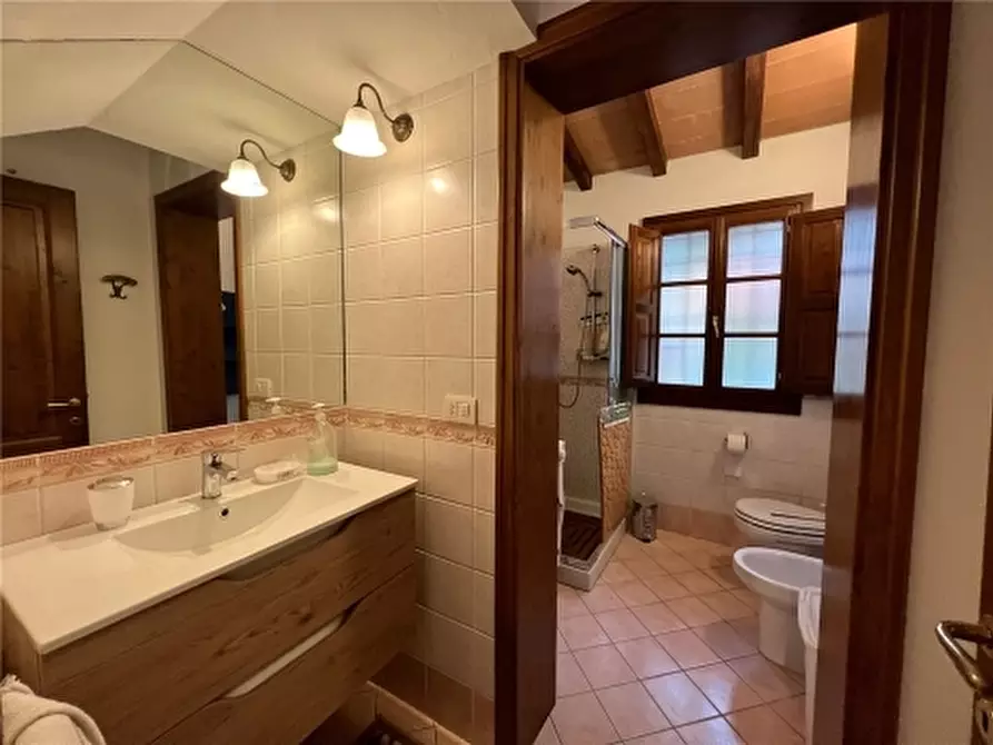 Immagine 24 di Villa in affitto  a Scandicci