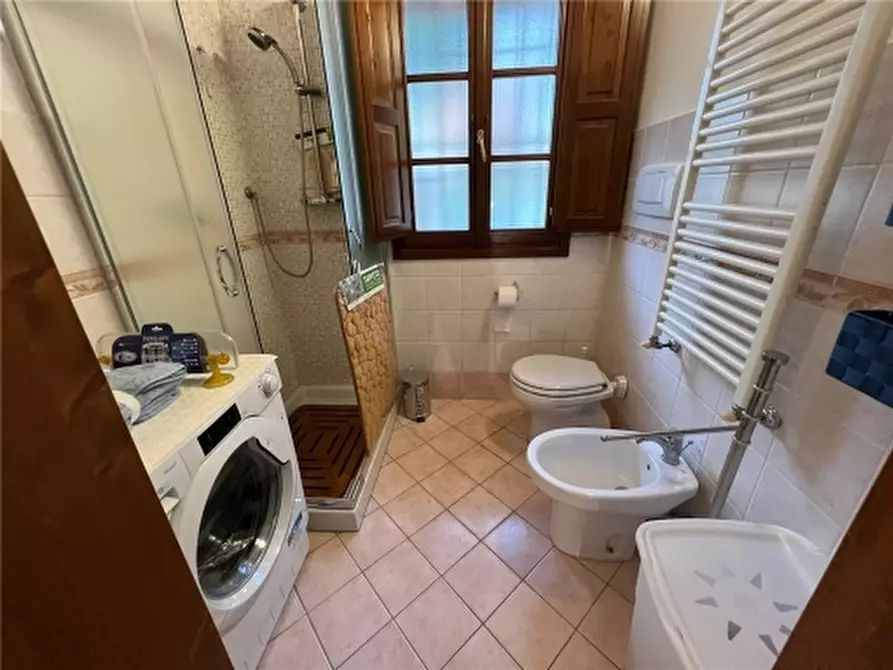Immagine 26 di Villa in affitto  a Scandicci