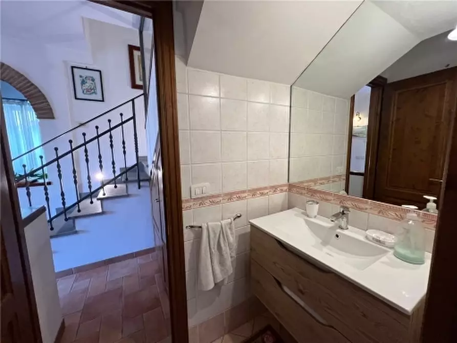 Immagine 27 di Villa in affitto  a Scandicci