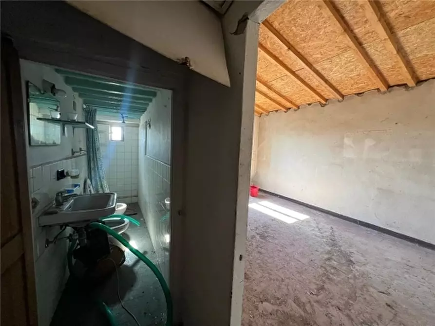 Immagine 18 di Rustico / casale in vendita  a Scandicci