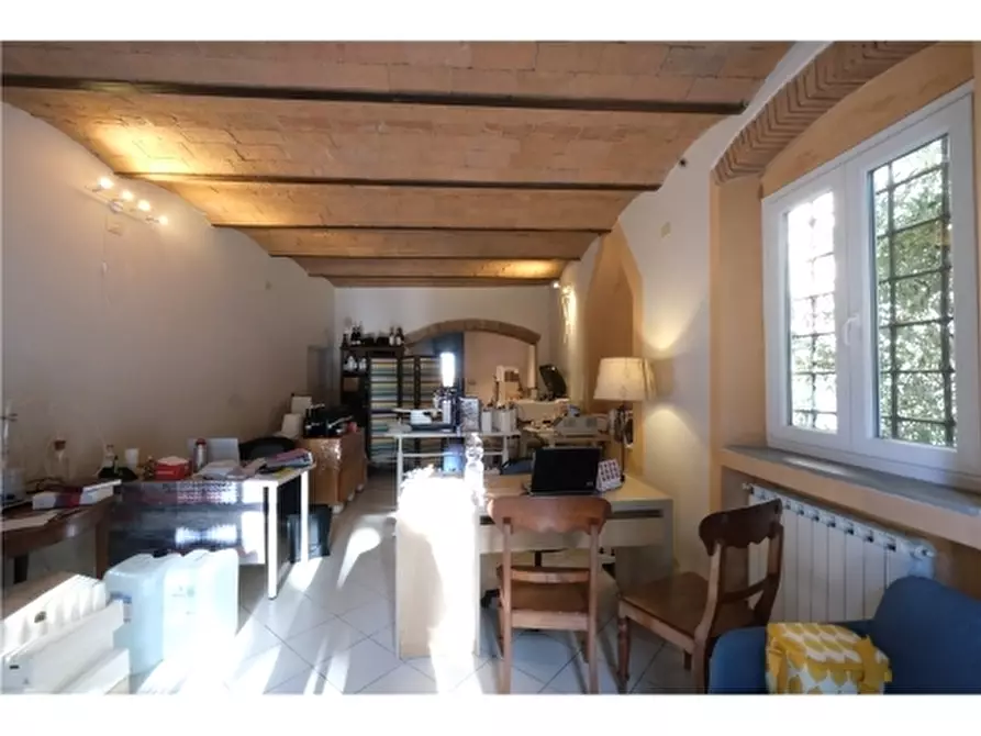 Immagine 4 di Negozio in affitto  a Montespertoli