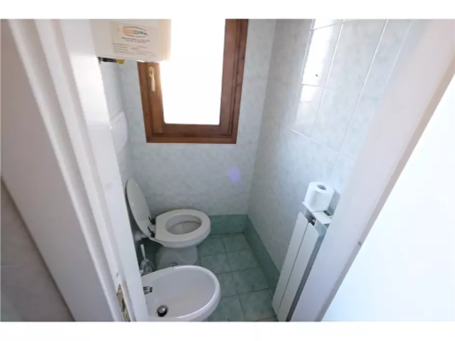 Immagine 9 di Negozio in affitto  a Montespertoli