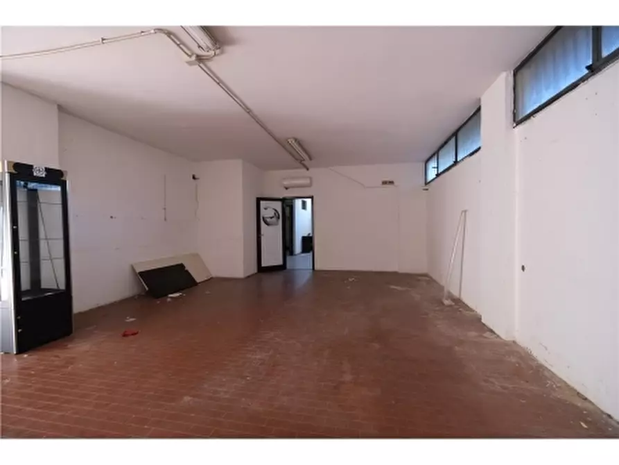 Immagine 7 di Negozio in affitto  a Firenze