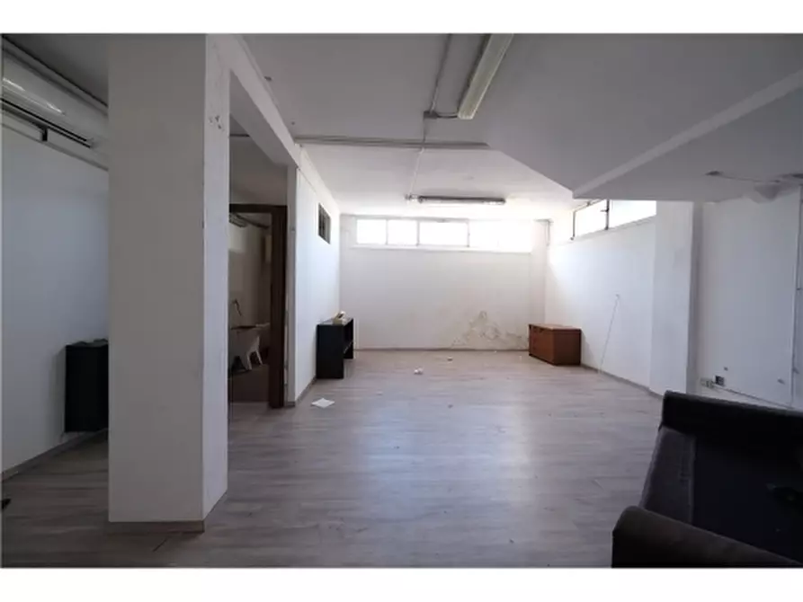 Immagine 8 di Negozio in affitto  a Firenze