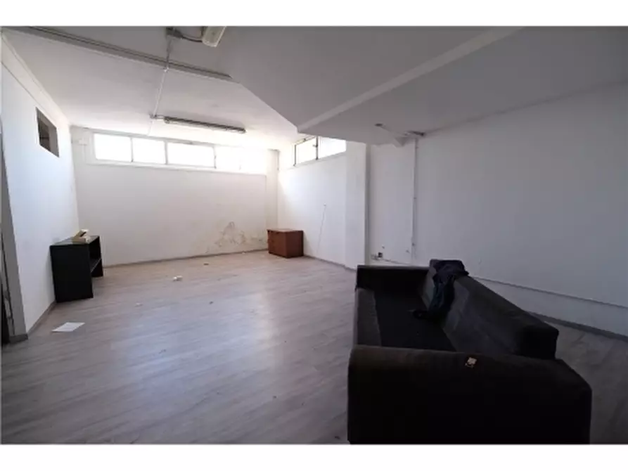 Immagine 10 di Negozio in affitto  a Firenze