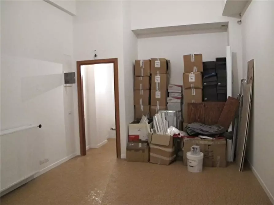 Immagine 5 di Negozio in affitto  a Firenze