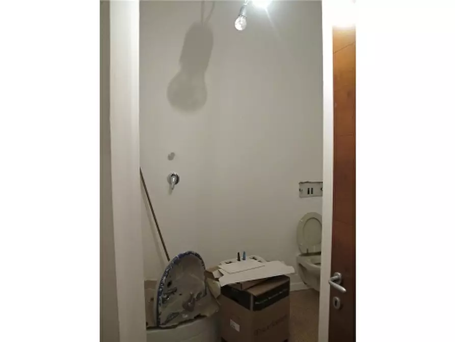 Immagine 6 di Negozio in affitto  a Firenze