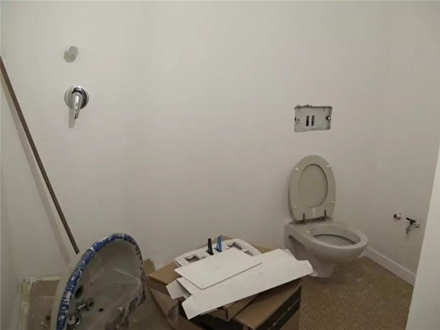 Immagine 7 di Negozio in affitto  a Firenze