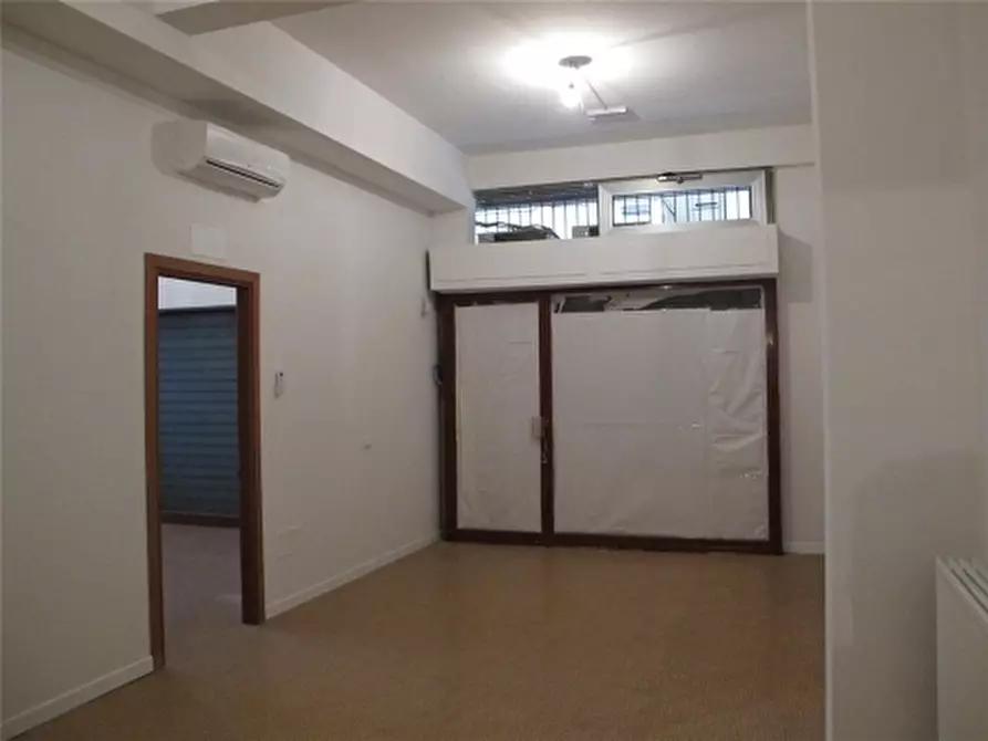 Immagine 8 di Negozio in affitto  a Firenze