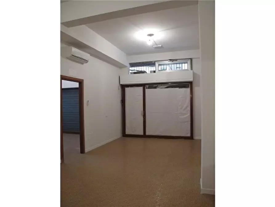Immagine 9 di Negozio in affitto  a Firenze
