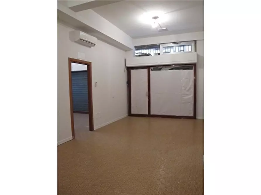 Immagine 10 di Negozio in affitto  a Firenze