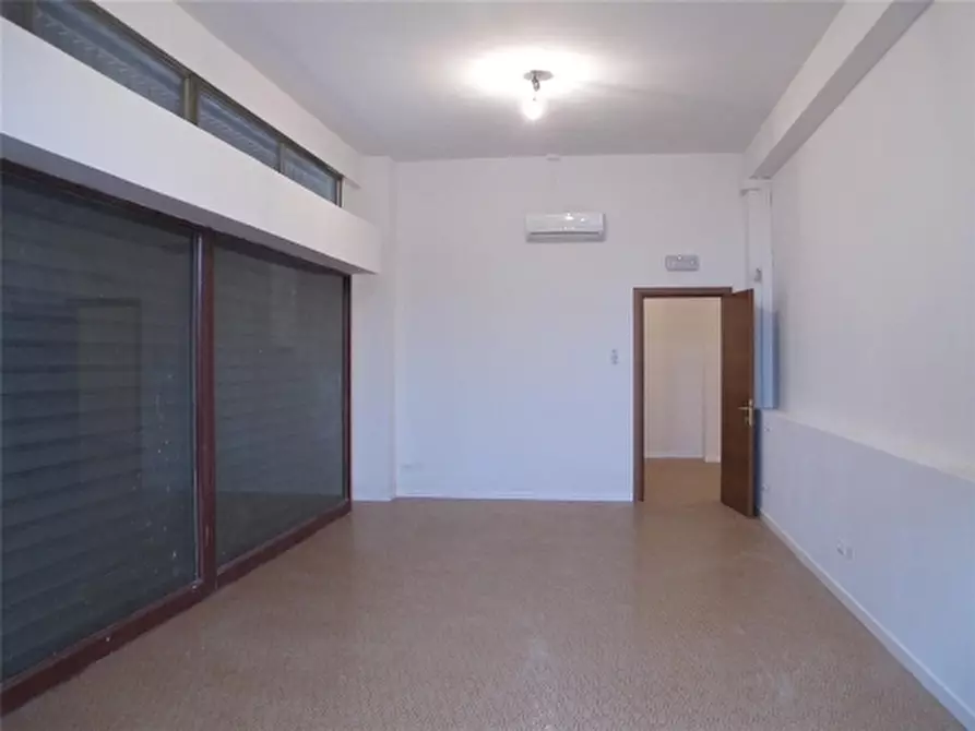 Immagine 12 di Negozio in affitto  a Firenze