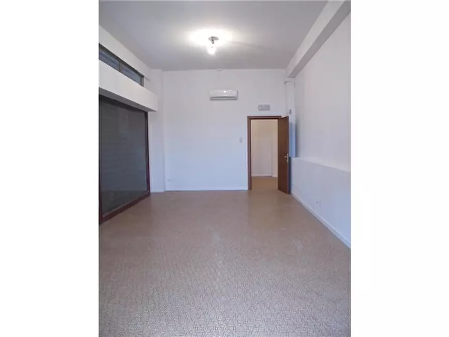 Immagine 13 di Negozio in affitto  a Firenze