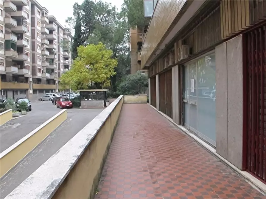 Immagine 16 di Negozio in affitto  a Firenze