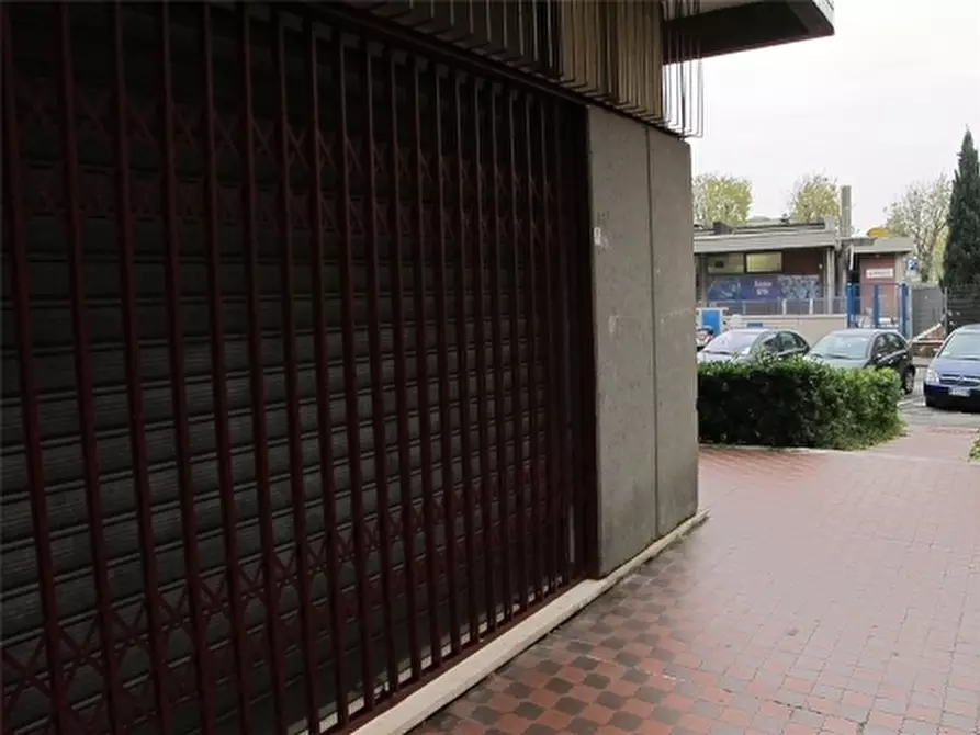 Immagine 17 di Negozio in affitto  a Firenze