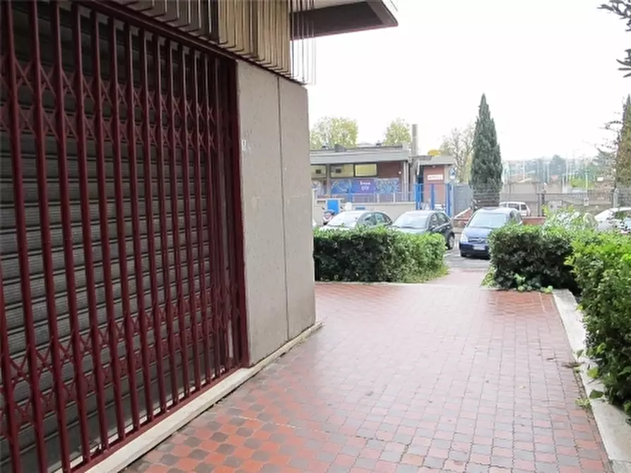 Immagine 19 di Negozio in affitto  a Firenze