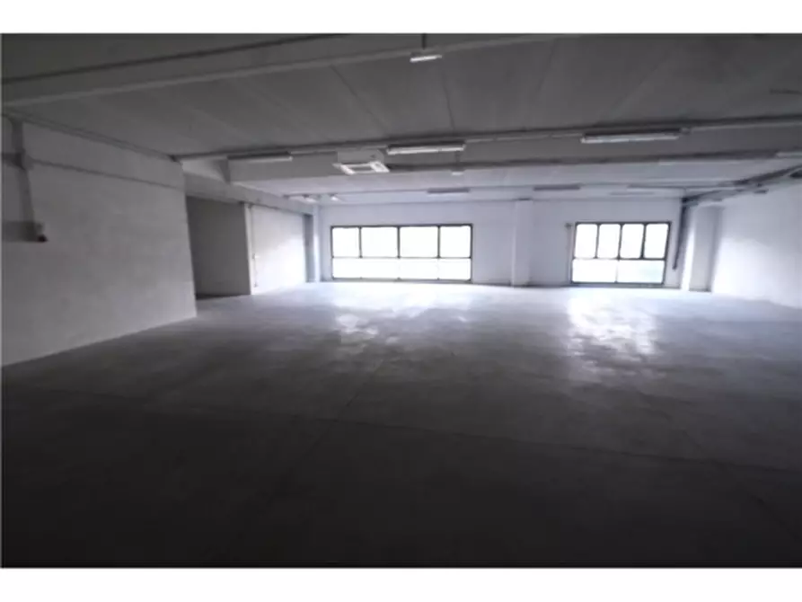 Immagine 18 di Negozio in affitto  a Pontassieve