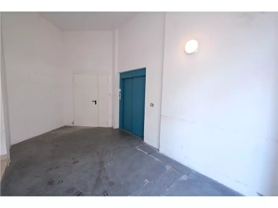 Immagine 2 di Negozio in vendita  a Pontassieve