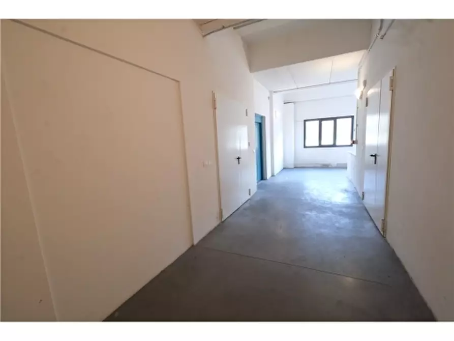 Immagine 10 di Negozio in vendita  a Pontassieve