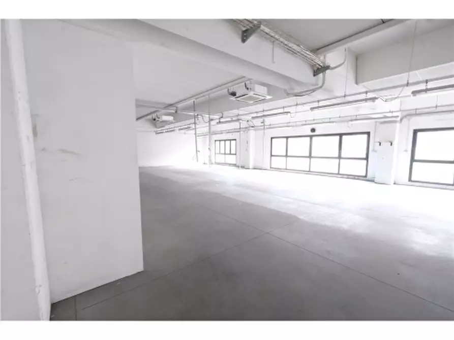 Immagine 11 di Negozio in vendita  a Pontassieve