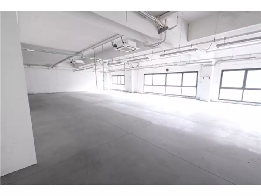 Immagine 12 di Negozio in vendita  a Pontassieve