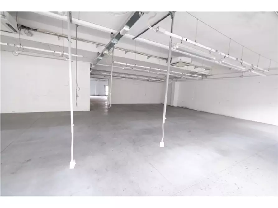 Immagine 17 di Negozio in vendita  a Pontassieve