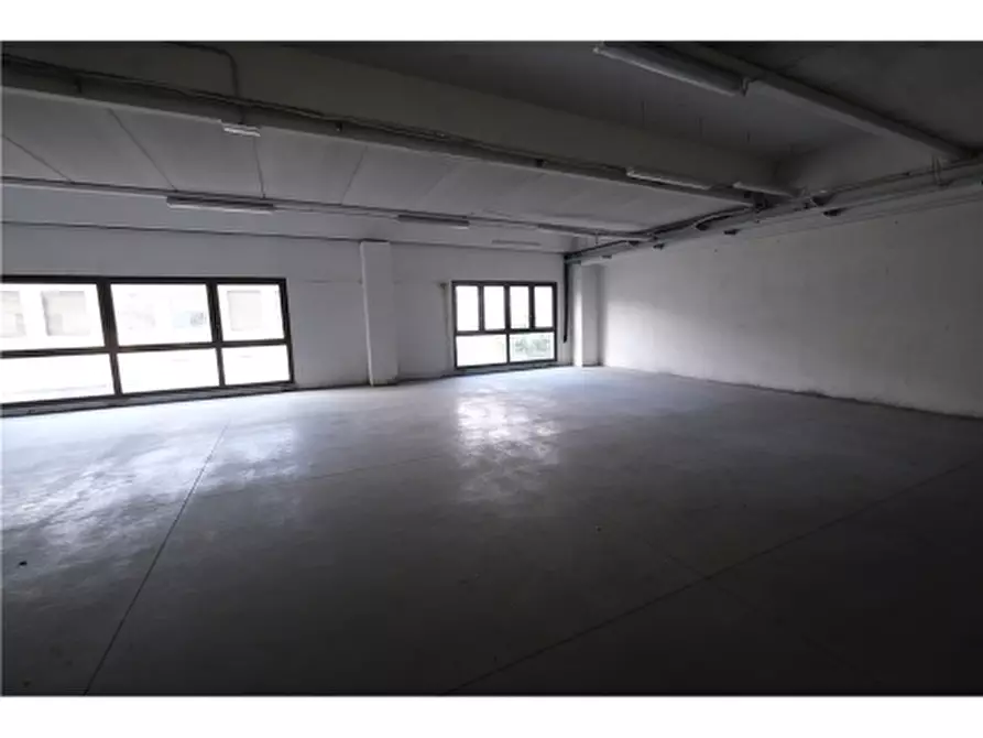 Immagine 20 di Negozio in vendita  a Pontassieve